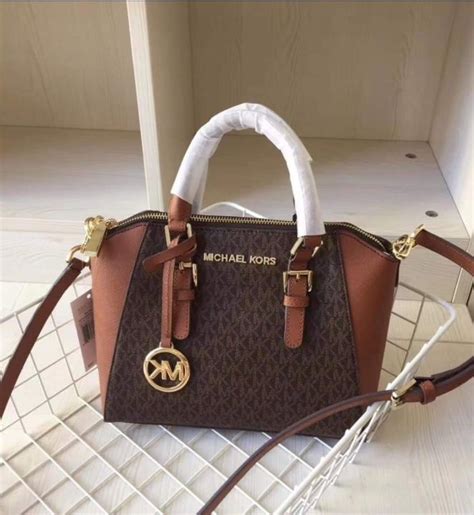 michael kors medium messenger iris|Ciara Medium Signature Logo Messenger Bag .